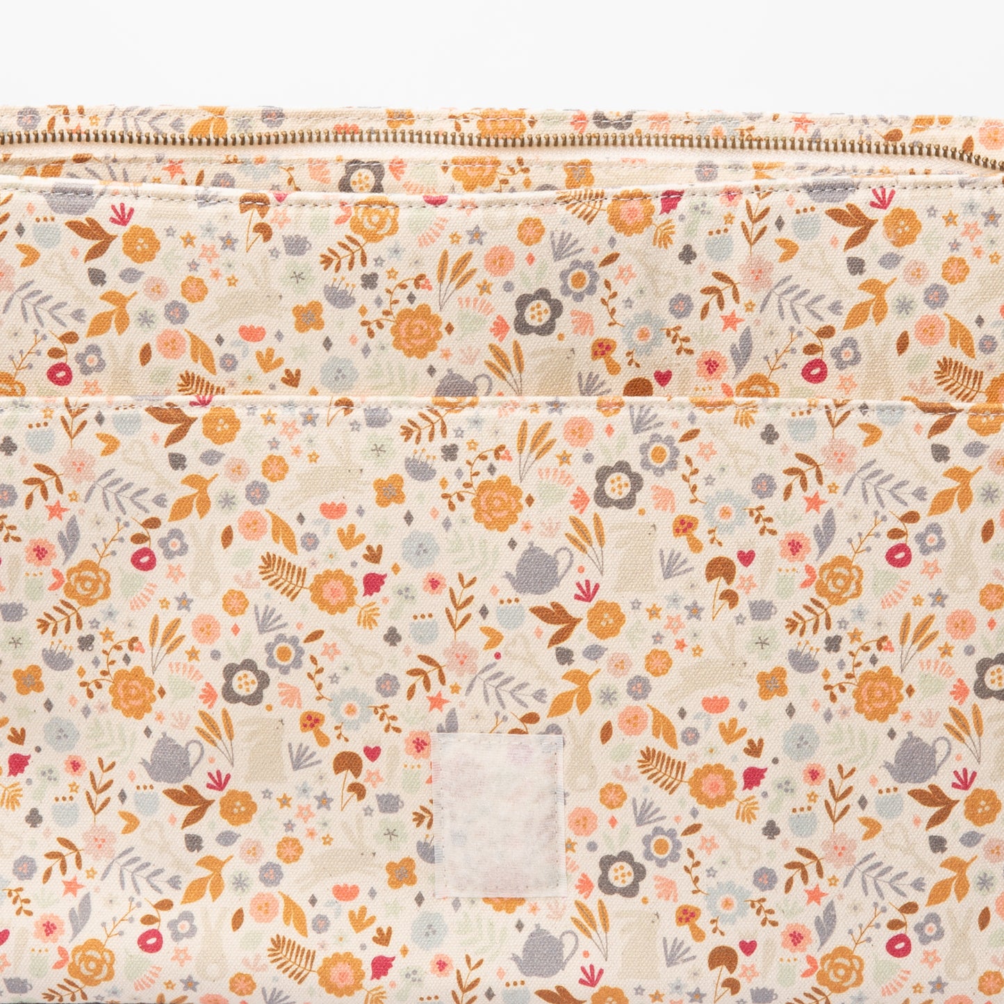 Pañalera Wonderland Print